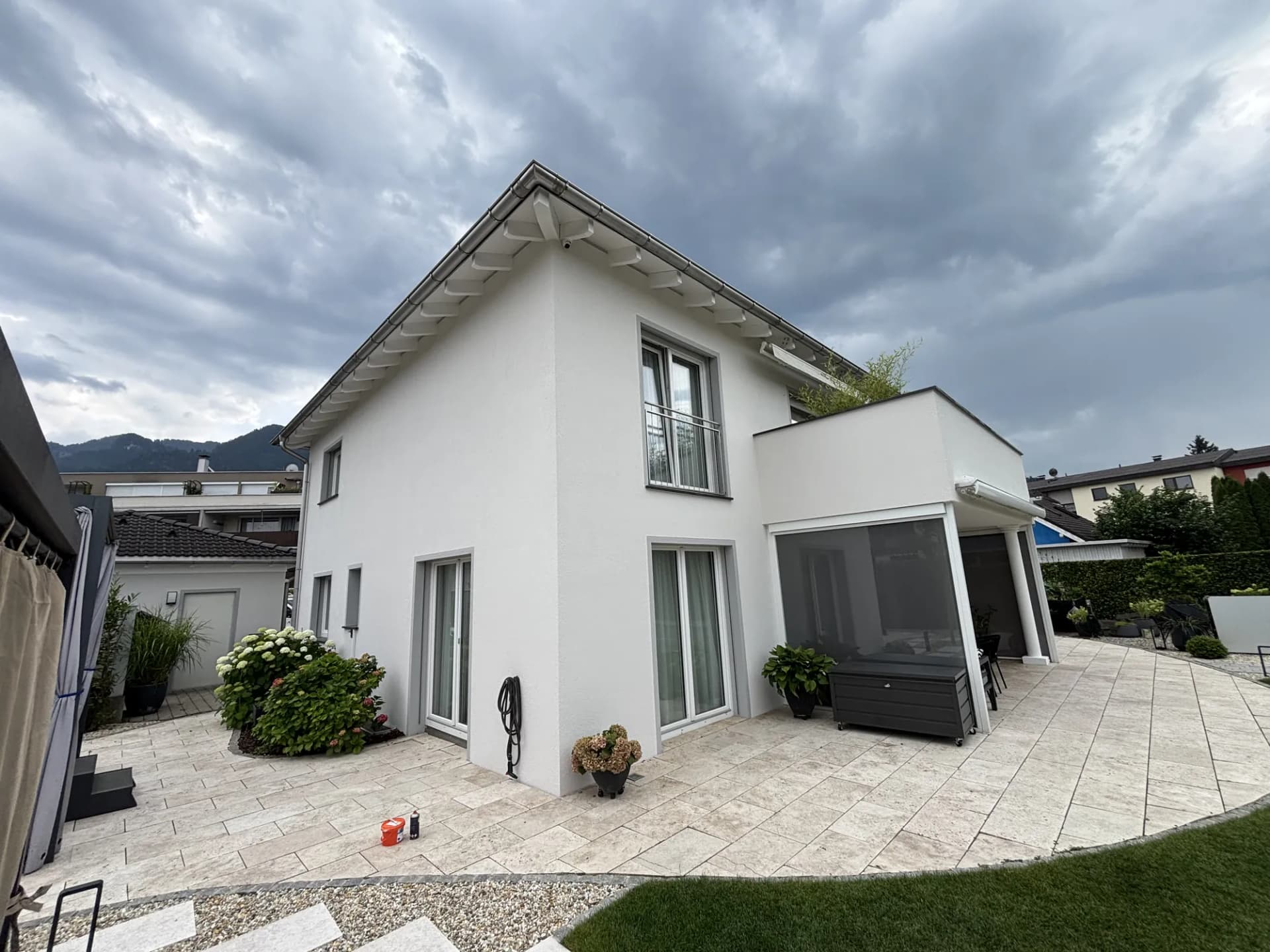 Einfamilienhaus in Weiß – Projekt von Maler Falke