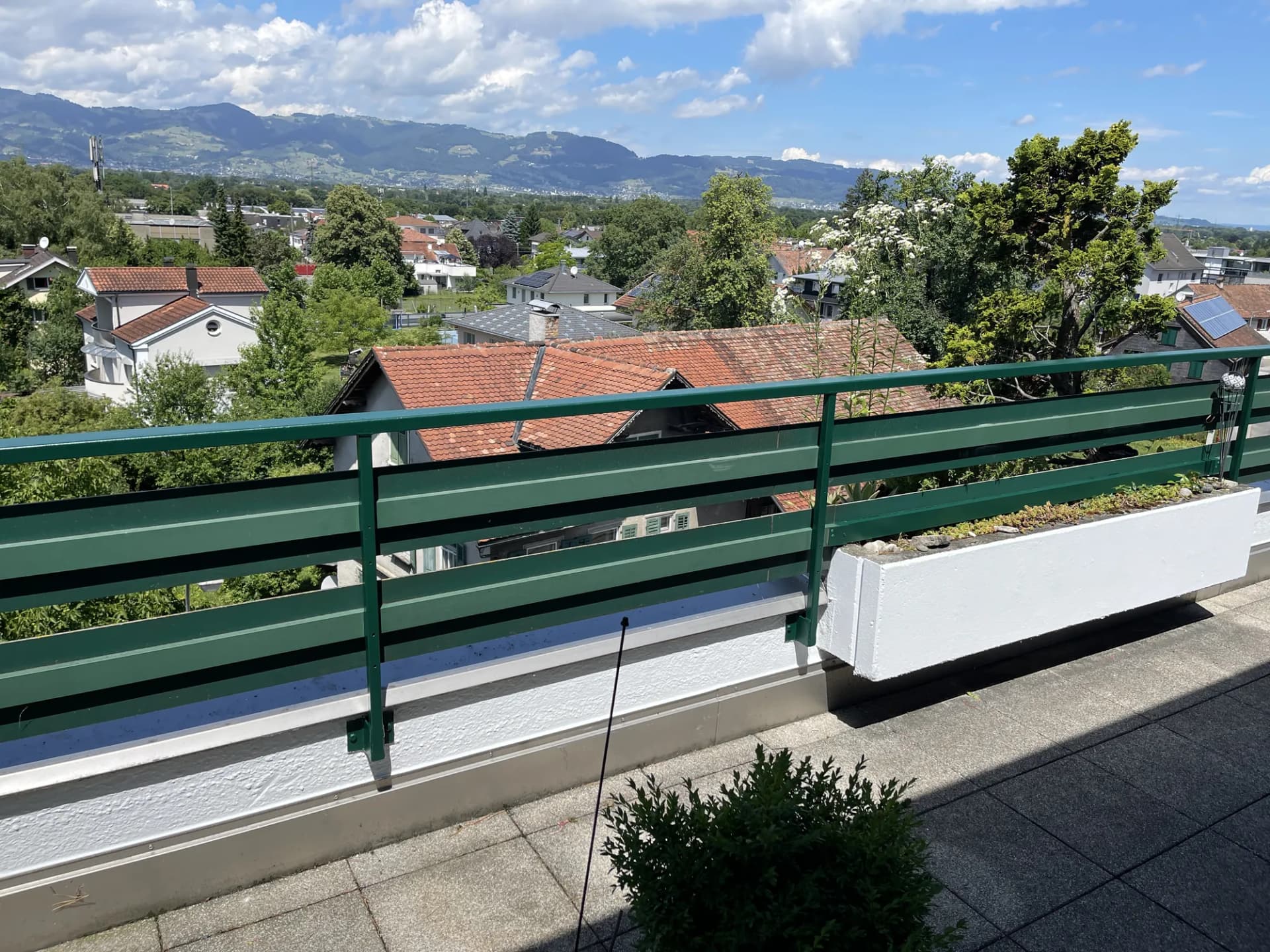 Dachterrasse mit lackiertem Geländer – Projekt von Maler Falke