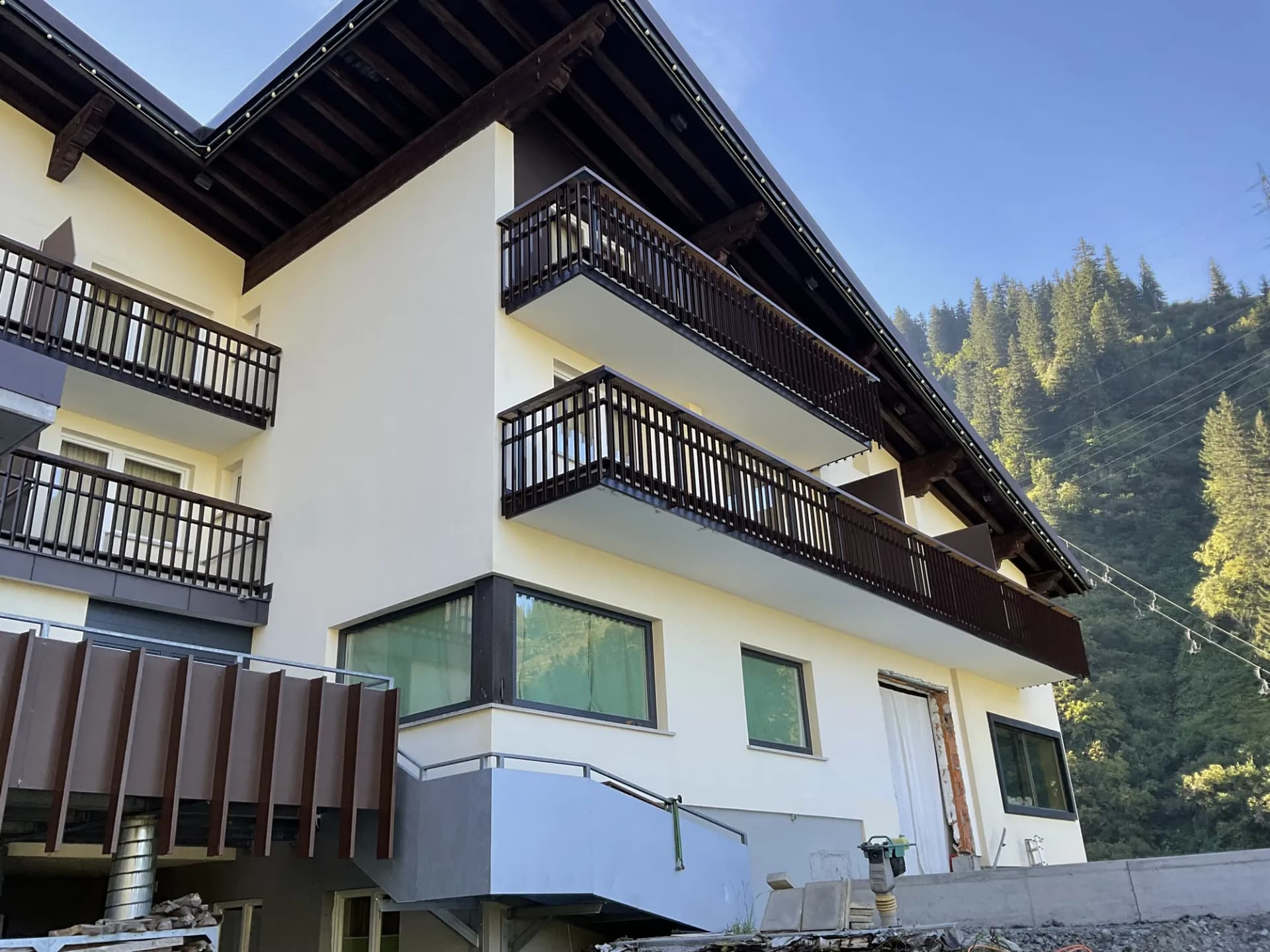 Balkonfassade im Anstrich – Projekt von Maler Falke